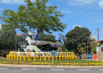 כיכר הרוקדים היא בית עבור משפחות החטופים בהרצליה והקהילה שעטפה אותם ואת משפחות החטופים כולן, בכל שבוע, בכל מזג אוויר, בכל מצב רוח, עם חיבוק ולב אחד גדול. צילום פרטי