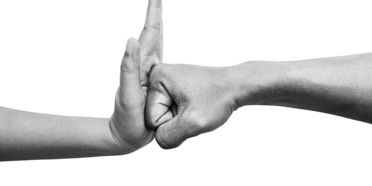 הרצליה מציינת את חודש המאבק באלימות נגד נשים. תמונה: Deposit Photos