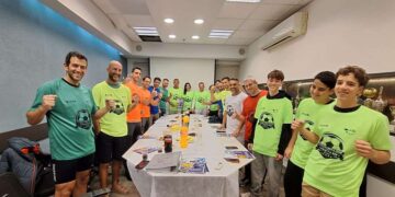 מפגש הקפטנים שהתקיים ביום שישי האחרון שקיבלו את חולצות הליגה. צילום: דוברות עיריית הרצליה.