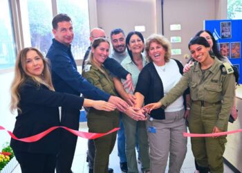 מטרת לשכת הגיוס הבית-ספרית היא להקל ולסייע לבנות ובני הנוער בתהליך המורכב של הגיוס לצה"ל. צילום דוברות העירייה