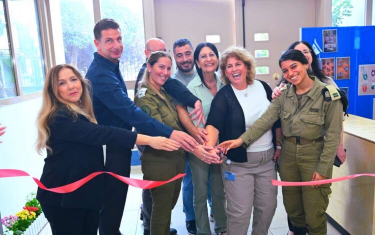 מטרת לשכת הגיוס הבית-ספרית היא להקל ולסייע לבנות ובני הנוער בתהליך המורכב של הגיוס לצה"ל. צילום דוברות העירייה