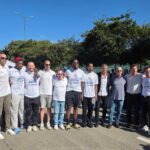 נציגי נבחרת הכדורסל של בני הרצליה יחד עם ראש העיר (מימין). צילום: מערכת האתר