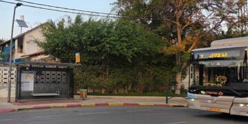 קו 9 בכניסה לנווה עמל, כרגע האוטובוסים חזרו למסלול הרגיל למעט אירועים נקודתיים של נהגים שפעלו בניגוד להנחיות. צילום מערכת האתר