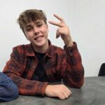 יהלי ווטסון – מגלם את הוק בהצגה פיטר פן. צילום מערכת האתר