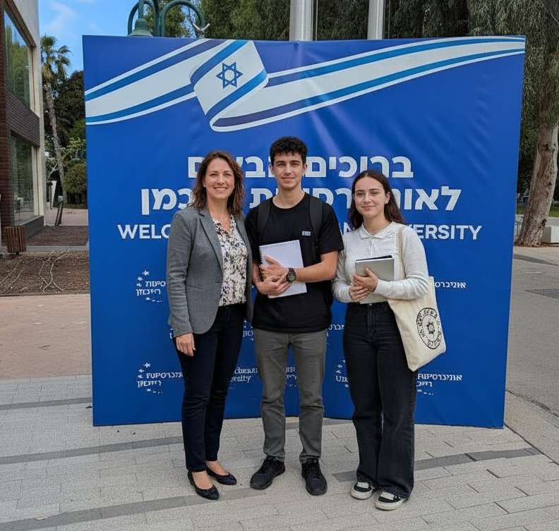 השאיפה לחזק את מערכת היחסים בין האוניברסיטה לבין העסקים המקומיים בעיר הרצליה. תמונה: עיבוד AI