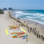 שרשרת אנושית של אלפים בחופי הרצליה ובחופים רבים נוספים מהצפון עד תל אביב. צילום יאיר פלטי