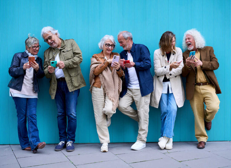 ראש העיר יריב פישר: "תושבינו הוותיקים חשובים לנו מאוד, אנו מוקירים אותם ורואים בהם משאב אנושי יקר ערך." תמונה: Deposit Photos
