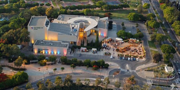 היכל אמנויות הבמה הרצליה הפך למרכז תרבות תוסס וססגוני, המזוהה עם מופעי איכות עשירים ומגוונים. תמונה: מערכת האתר