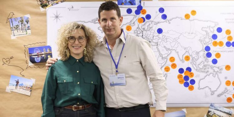 בתמונה משמאל: רונית עובדיה המנכ"לית הנכנסת של החברה העירונית לפיתוח תיירות הרצליה. צילום: דוברות העירייה