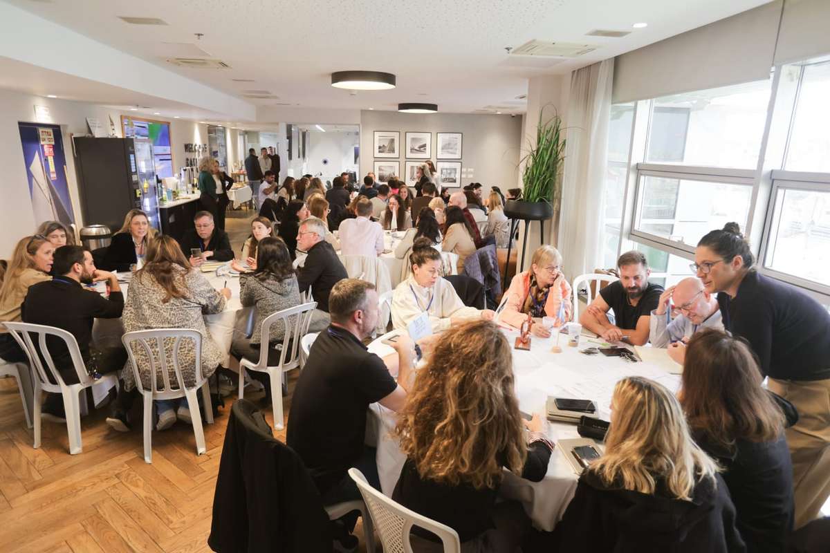 מפגש שולחנות עגולים: בניית ממשקי עבודה בין אגפי העירייה לאגפי התיירות, וזיהוי הזדמנויות ויצירת מחויבות. צילום: דוברות העירייה