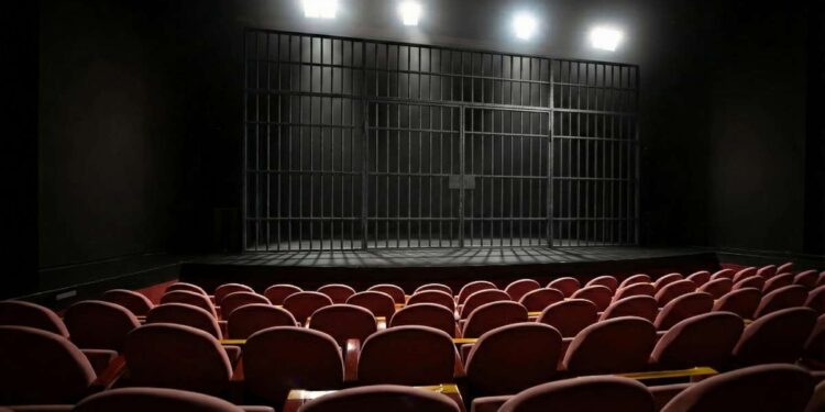 המסך נסגר: סינמטק הרצליה מבטל ערב זיכרון לבמאי "ג'נין ג'נין". תמונה: Deposit Photos