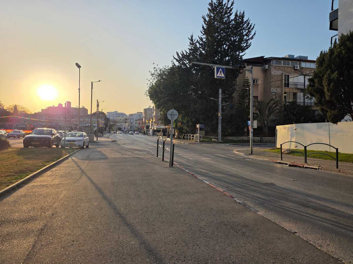 רחוב העצמאות מבט לכיוון מערב, השבוע, לפני תחילת העבודות. צילום: מערכת האתר