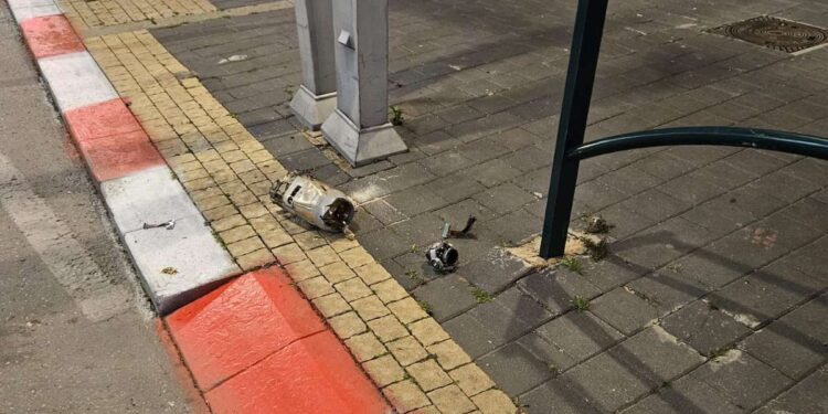 מתרחקים מיד אם זיהיתם משהו חשוד, מרחיקים אחרים מהמקום, ומתקשרים למשטרה – מוקד 100. תמונה: דוברות העירייה