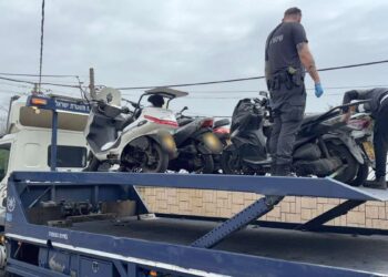 בנווה עמל: מוסך פעיל אשר המשיך לפעול חרף צו שיפוטי האוסר זאת. צילום: דוברות המשטרה