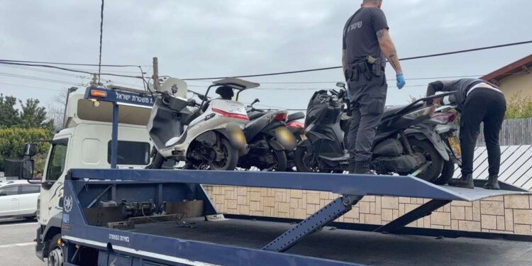 בנווה עמל: מוסך פעיל אשר המשיך לפעול חרף צו שיפוטי האוסר זאת. צילום: דוברות המשטרה