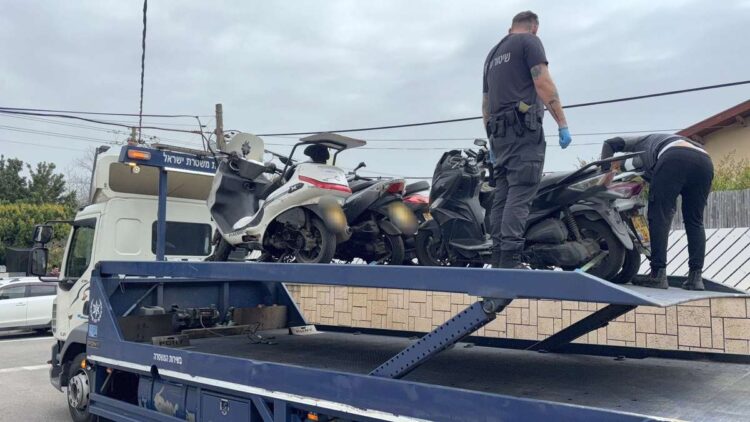 בנווה עמל: מוסך פעיל אשר המשיך לפעול חרף צו שיפוטי האוסר זאת. צילום: דוברות המשטרה