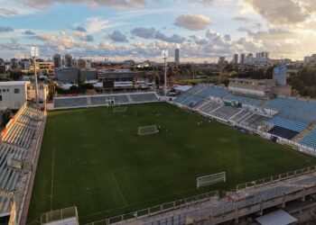 פרויקט חידוש האצטדיון בהרצליה כולל שיפוץ מקיף של כלל המתקנים והמגרשים. צילום: מערכת האתר