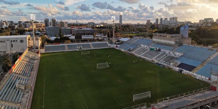 פרויקט חידוש האצטדיון בהרצליה כולל שיפוץ מקיף של כלל המתקנים והמגרשים. צילום: מערכת האתר
