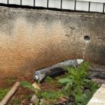 שבר יירוט שנפל באחת השכונות בהרצליה. צילום מהרשתות החברתיות בשימוש לפי סעיף 27א לחוק זכויות יוצרים.