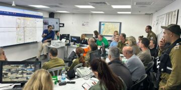 שני תרגילים המדמים טיפול באירוע פגיעת טיל. ברגע האמת תפתח העירייה - מס"ר: מרכז סיוע ראשוני.צילום דוברות העירייה