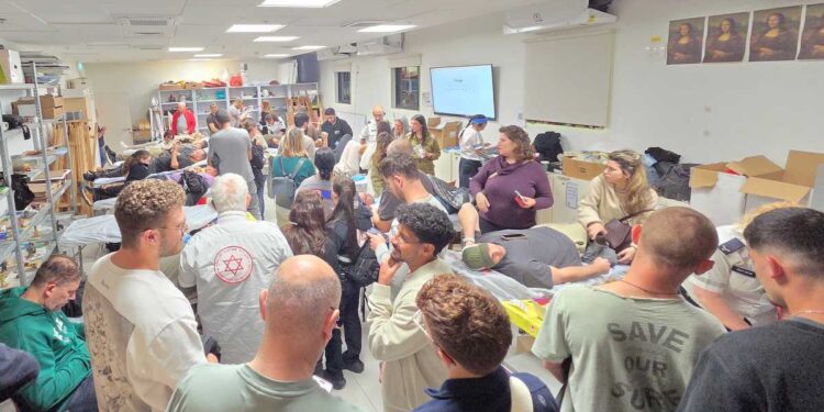 ה התרמת הדם הגדולה שהתקיימה אתמול במרכז מטאור. צילום מערכת האתר