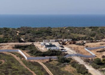 משך העבודות להצבת הגדר מוערך כאמור בכשישה חודשים והחל בימים האחרונים. צילום: מערכת האתר