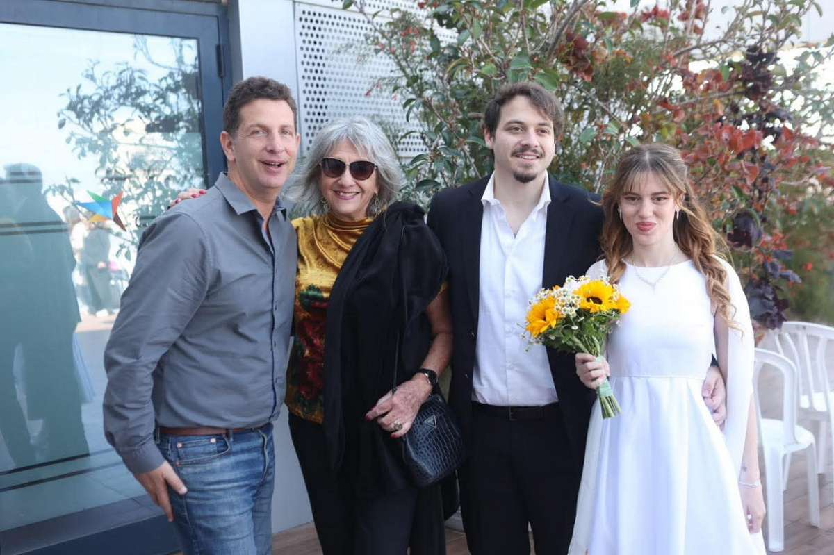 ראש העיר, יריב פישר: "החתונה היא רגע קטן של שמחה ותקווה בימים אלה שמזכיר לכולנו שלאהבה ולאופטימיות יש כוח שיכול לגבור על כל מכשול."