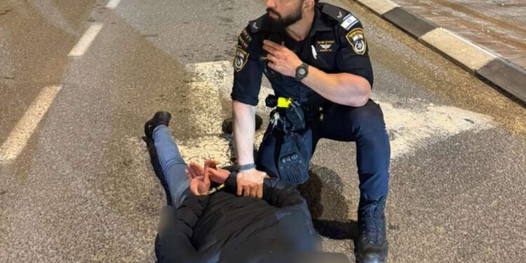 נעצרו 3 חשודים, תושבי הרצליה, בחשד למעורבות באירוע רצח. צילום מאירוע מעצר אחר השבוע: דוברות המשטרה