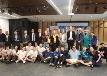 שגרירי המדינות: אוסטריה, קפריסין, צ'כיה, פינלנד, יוון, לטביה, הולנד, פולין, פורטוגל, סלובניה, ספרד, שוודיה, אלבניה, יפן, צפון מקדוניה ונורבגיה, בהובלת שגריר האיחוד האירופי לישראל, מייקל מאן, צילום: דוברות העירייה