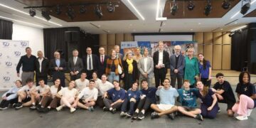 שגרירי המדינות: אוסטריה, קפריסין, צ'כיה, פינלנד, יוון, לטביה, הולנד, פולין, פורטוגל, סלובניה, ספרד, שוודיה, אלבניה, יפן, צפון מקדוניה ונורבגיה, בהובלת שגריר האיחוד האירופי לישראל, מייקל מאן, צילום: דוברות העירייה