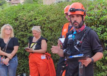 מימין: גיא משיח, מפקד יחידת החילוץ וההצלה בהרצליה. צילום באדיבות מתנדבי היחידה