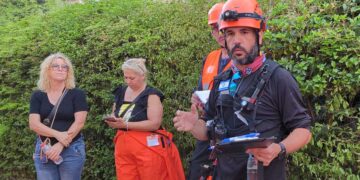 מימין: גיא משיח, מפקד יחידת החילוץ וההצלה בהרצליה. צילום באדיבות מתנדבי היחידה