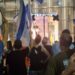 עצרת המחאה מידי מוצ"ש בכיכר העירייה בהרצליה. צילום: מטה המאבק הדמוקרטי הרצליה