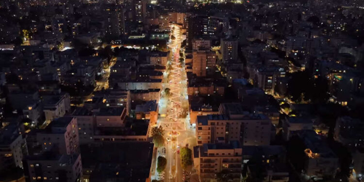 רחוב סוקולוב, עם התאורה החדשה, מבט מלמעלה. צילום: דוברות העירייה