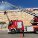 צוותי כיבוי והצלה בשריפה על גג קניון שבעת הכוכבים בהרצליה. צילום: כבאות והצלה לישראל