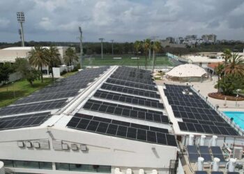 מערכת סולארית ומתקן אגירת אנרגיה יהפכו את קאנטרי הרצליה לאתר לעצמאי אנרגטית. צילום: דוברות העירייה