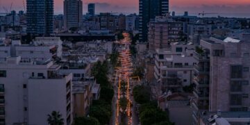 רחוב סוקולוב, עם התאורה החדשה, מבט מלמעלה. צילום: דוברות העירייה