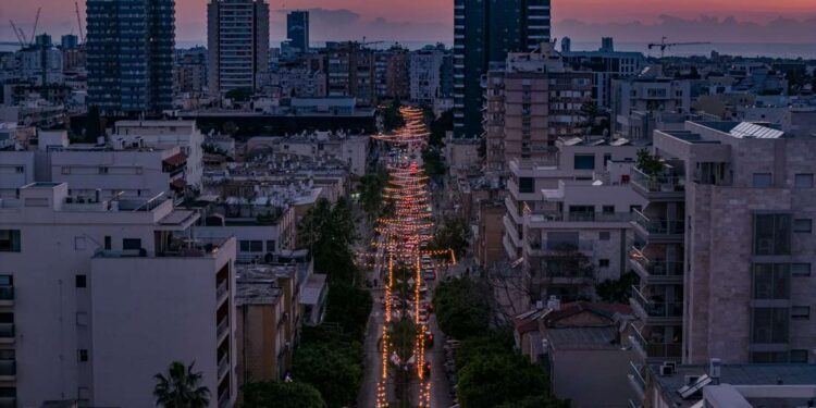 רחוב סוקולוב, עם התאורה החדשה, מבט מלמעלה. צילום: דוברות העירייה