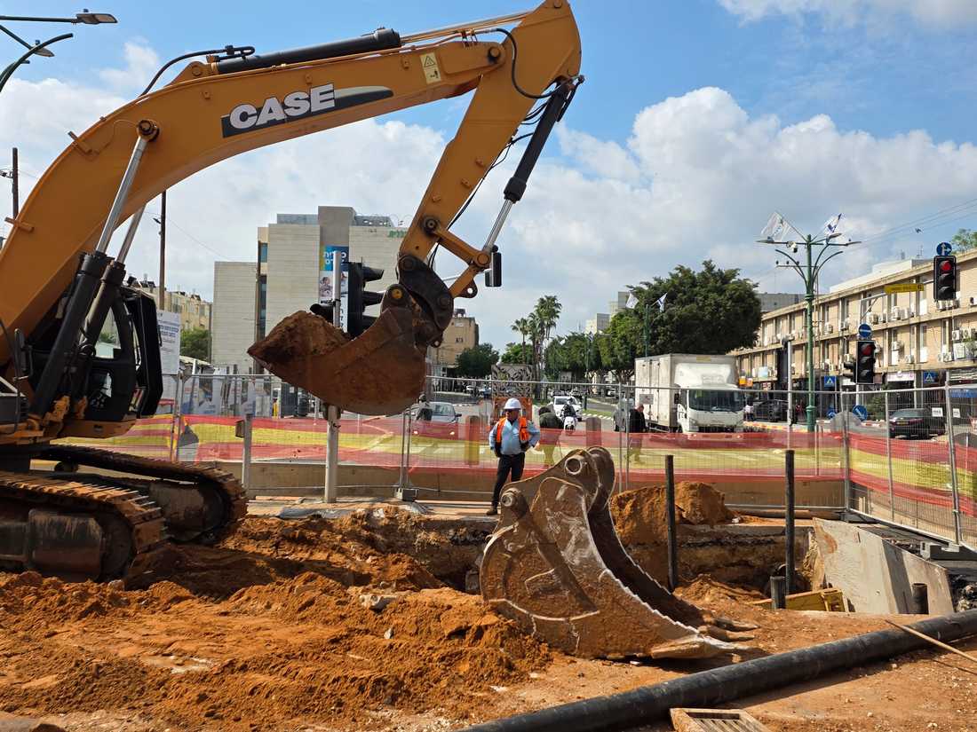 עבודות התשתית והשיפוצים ברחוב בן גוריון פינת רחוב העצמאות. צילום: מערכת האתר