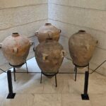 קנקנים מלכותיים נושאי טיבות למלך, תקופת מרד חזקיהו וחורבן לכיש . צילום: מערכת האתר