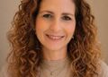 נועה שילר רייכמן, המנהלת החדשה של בית הספר היסודי יצחק שמיר בהרצליה . צילום: דוברות העירייה
