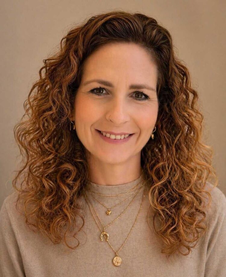 נועה שילר רייכמן, המנהלת החדשה של בית הספר היסודי יצחק שמיר בהרצליה . צילום: דוברות העירייה