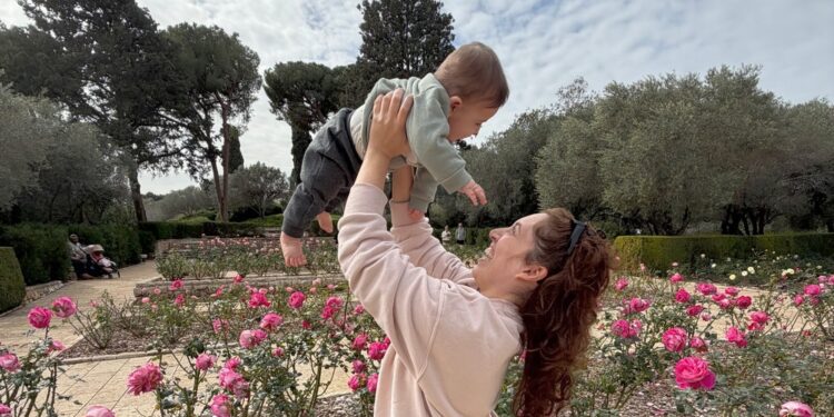 לטל חשוב להסביר שילד עם לקות שמיעה הוא לא ילד חולה. צילום: אדיבות המשפחה.