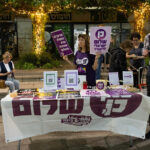 הדוברים דיברו על הפער בין חברה אזרחית מתגייסת לבין הנהגה שלא שולחת נציגים להלוויות בקיבוצים או של עולים חדשים, ועל "שתיקה שלטונית מבישה". צילום: רוני שפירא