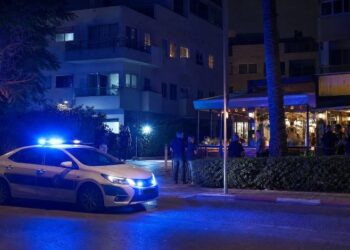 במהלך הלילה התקבל במוקד המשטרה דיווח על שמיעת פיצוץ בהרצליה הצעירה. תמונה: עיבוד AI
