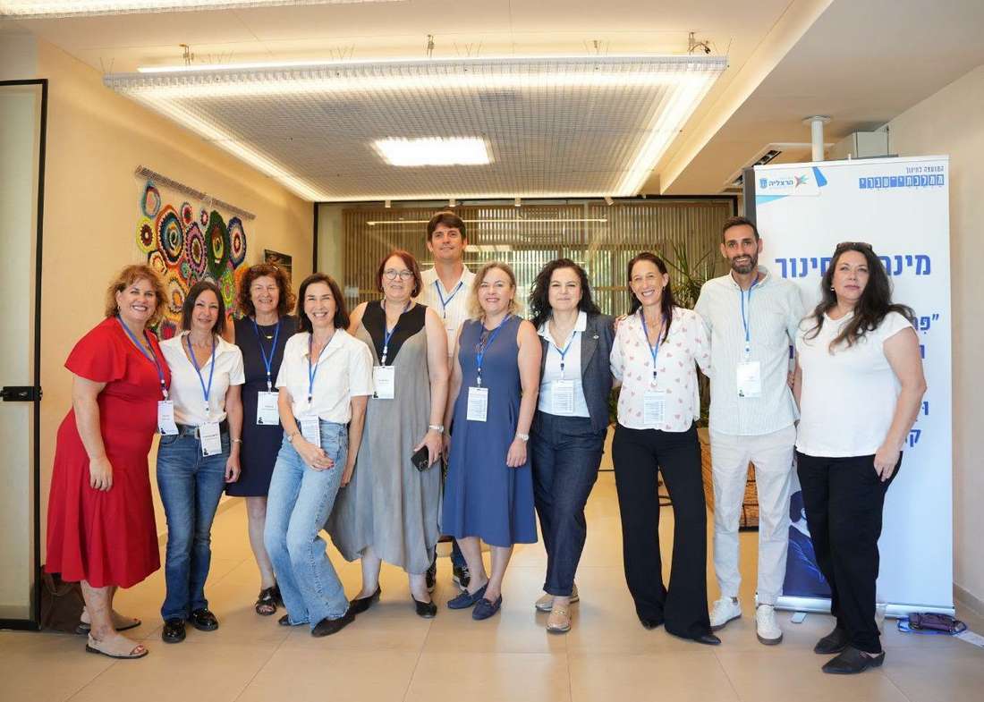 צוות מינהל החינוך ביום היערכות למנהיגות ומנהיגי החינוך, בשבוע שעבר במרכז הקהילתי "ליה" בשכונת "יד התשעה". צילום מתוך עמוד הפייסבוק "חינוך וערכים בהרצליה".
