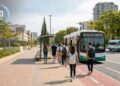 העירייה יוצאת בפיילוט ייחודי בארץ שבו תלמידי העיר יוכלו להגיע לבתי הספר העל יסודיים בפרק זמן של עד 30 דקות באמצעות תחבורה מקיימת. תמונה: עיבוד AI