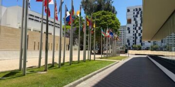 שדרת דגלים בקמפוס אוניברסיטת רייכמן בהרצליה