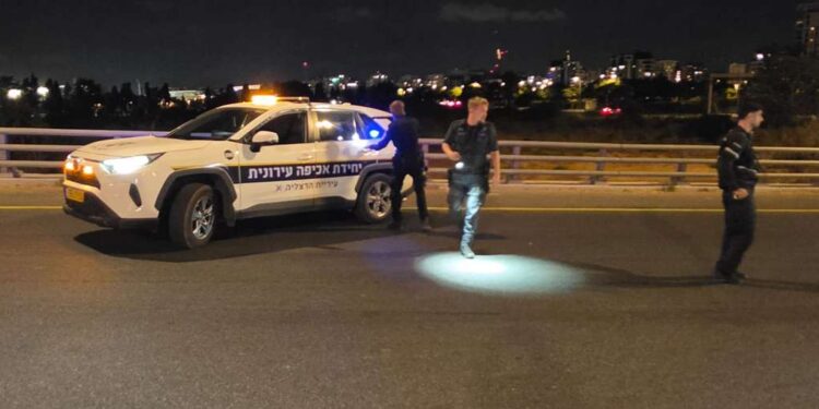 מבצע משולב של משטרת גלילות, אגף הביטחון בעיריית הרצליה, השיטור העירוני ומתנדבי משמר השכונה. צילום: דוברות המשטרה