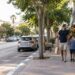 בהתאם להחלטת ראש העיר, החניה במקומות המסומנים בכחול-לבן תהיה ללא תשלום בכל רחבי הרצליה. תמונה: עיבוד AI